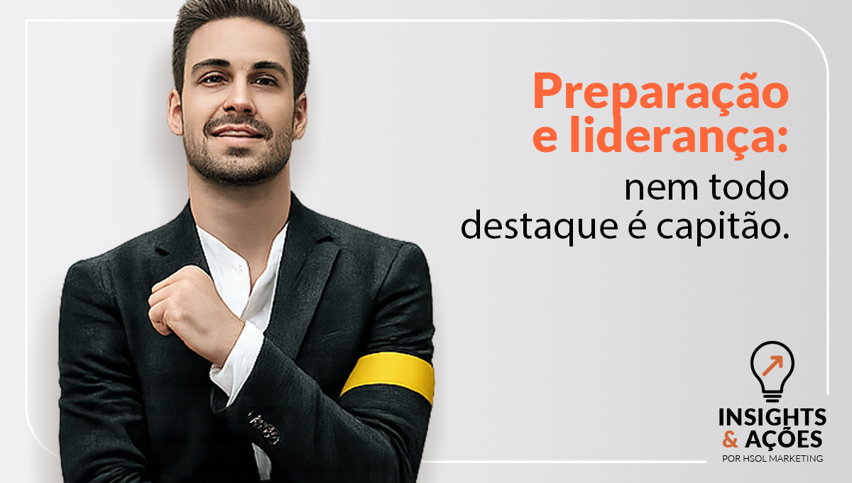 Braçadeira de capitão simbolizando liderança construída por meio de desenvolvimento e experiência.